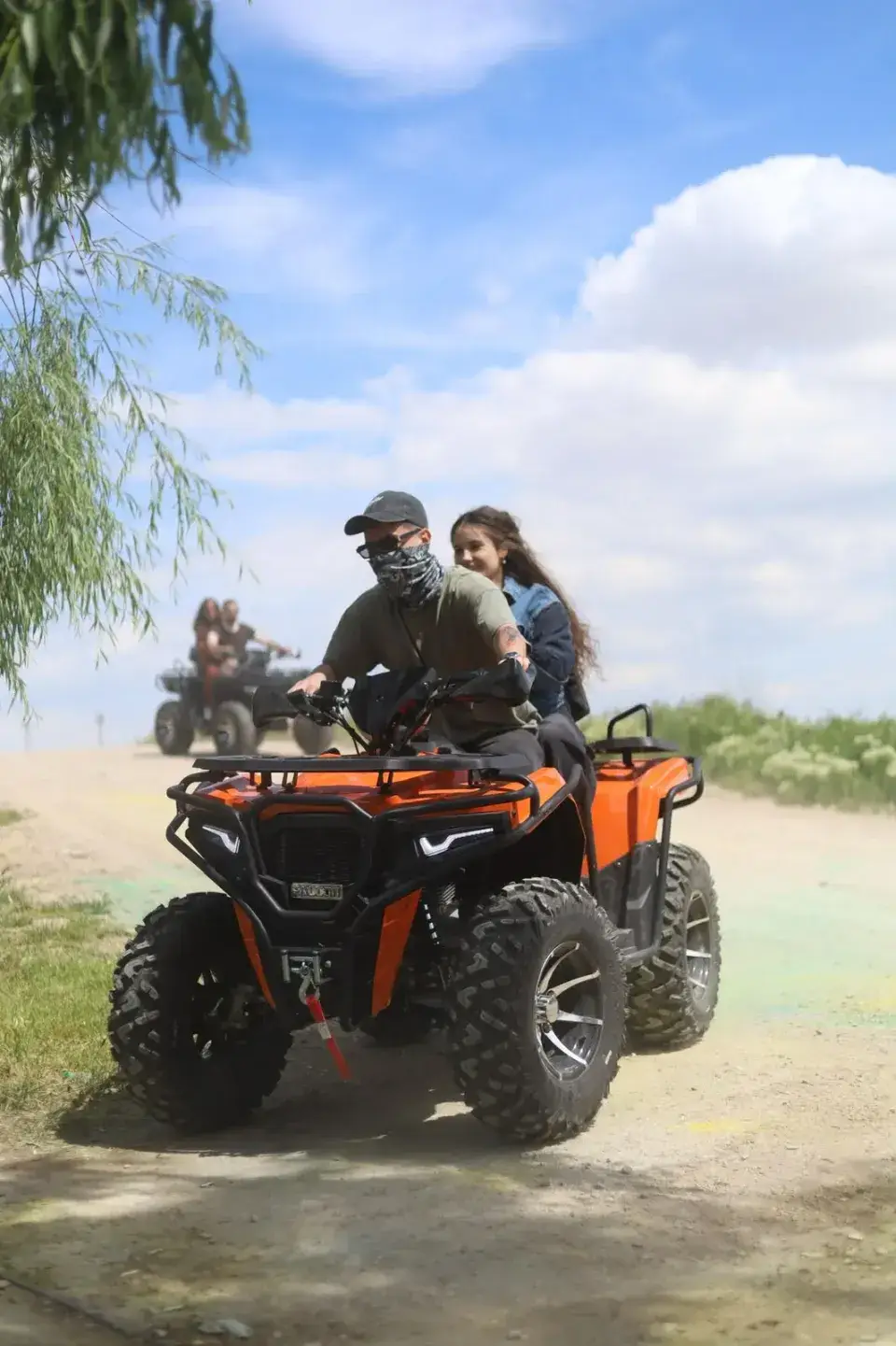 Suyun içinden geçen ATV