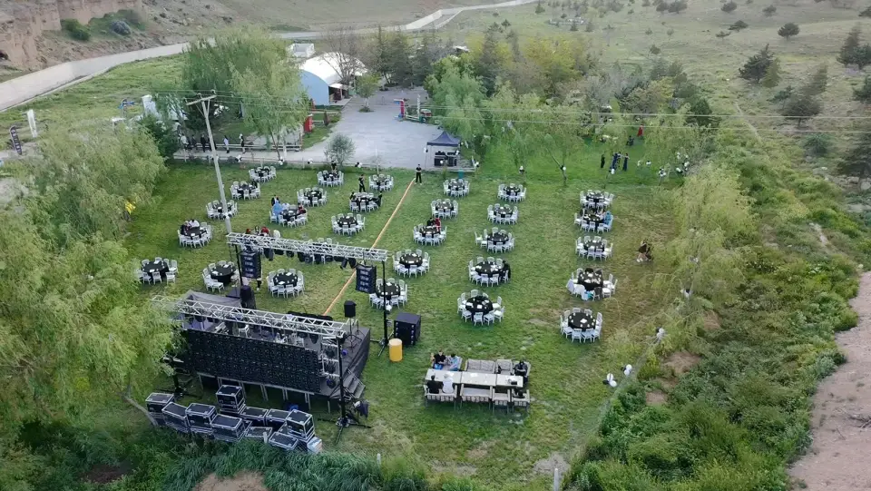 Kır ve organizasyon bahçesinin havadan görünümü