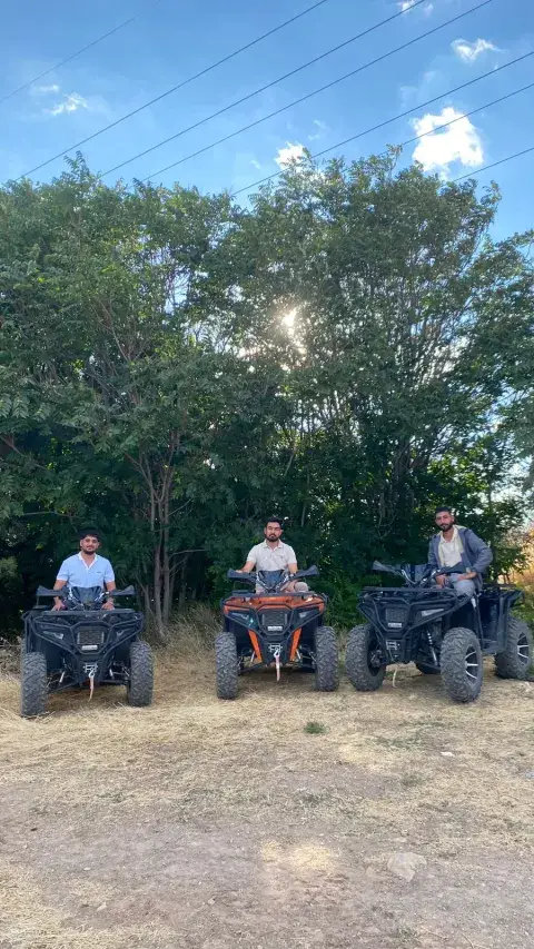 Ağaçlık alanda sıralanmış üç ATV, Selçuklu Konya