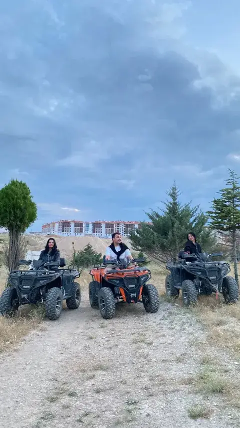 Toprak yolda yan yana üç ATV, Selçuklu Konya