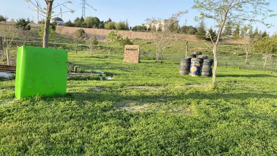 Yeşil panel ve lastik siperli paintball alanı, Konya