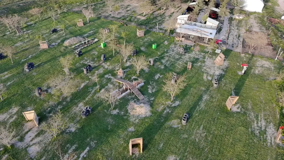 Havadan görünen paintball sahası ve çapraz siper, Konya