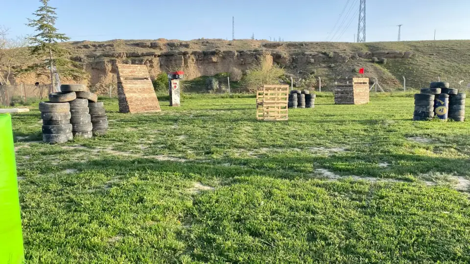 Uzaktan paintball sahası, tepeler ve siperler, Konya